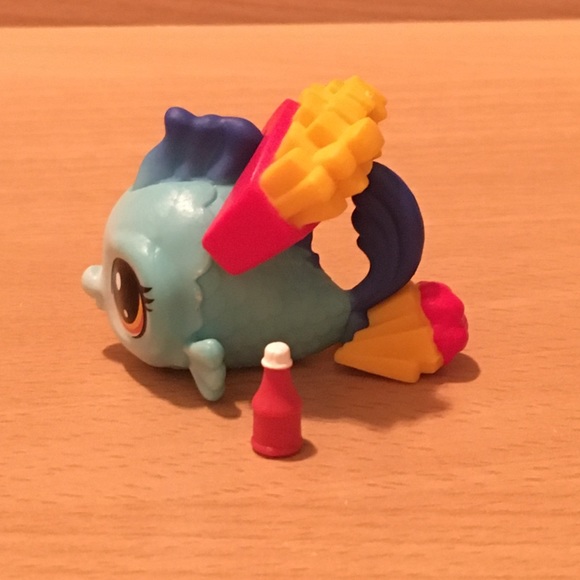 LPS Hungry Pets Wave 3 French Fries Blue Fish Fry - Picture 3 of 5